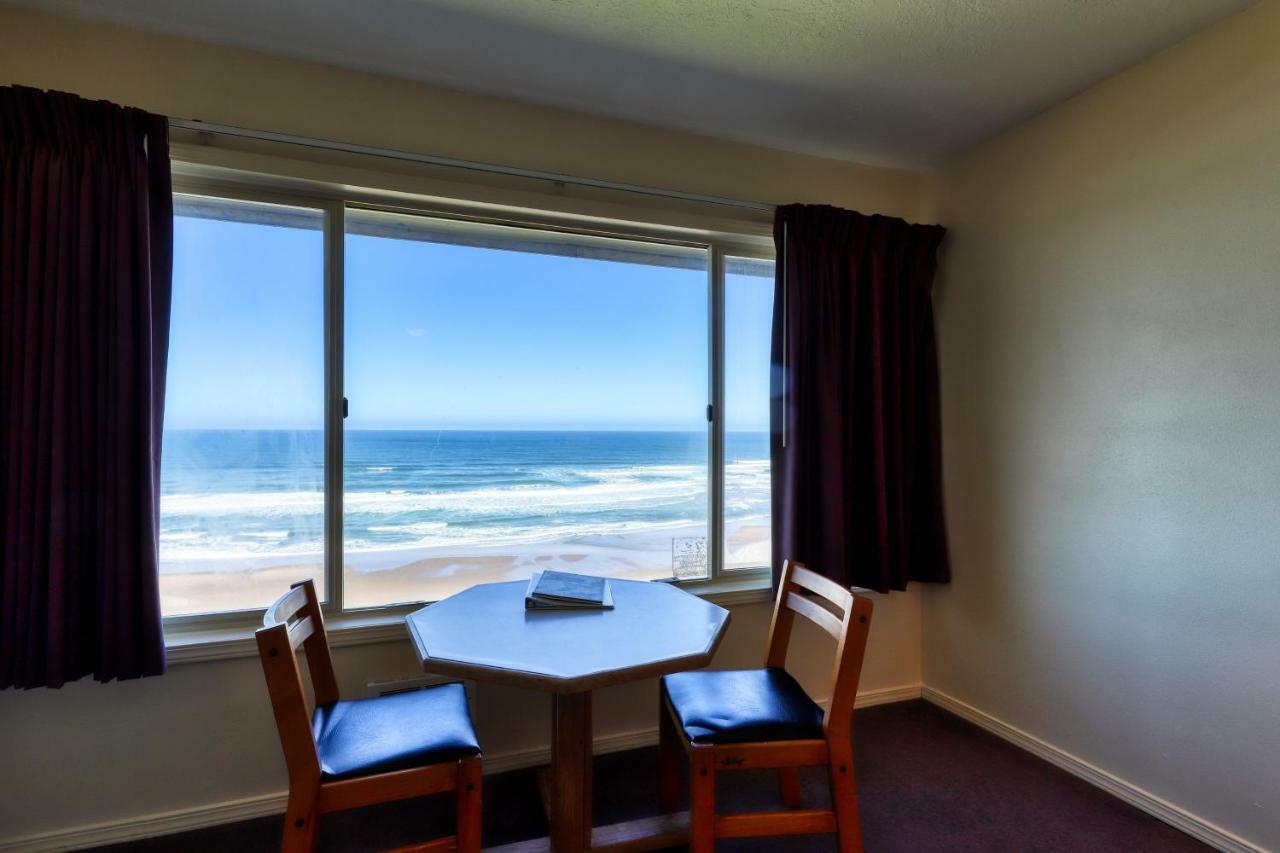 Sea Horse Ocean Front Lodging Villa Lincoln City Room photo